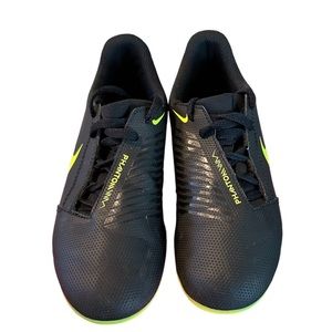 Nike youth soccer cleats black size 1y